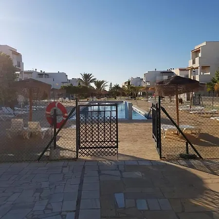 Casa Baja Naturista Con Palmeras Y Patio!